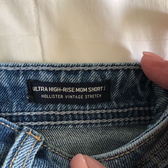 Hollister Ultra High Waisted Mom Short Size 25 Blue pin stripe Gently used - Picture 4 of 8